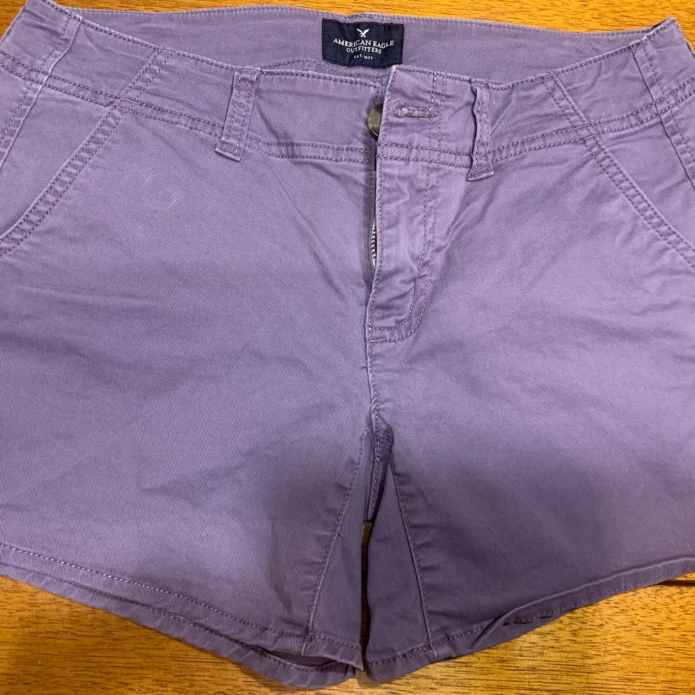 AE brand khaki shorts sz 4